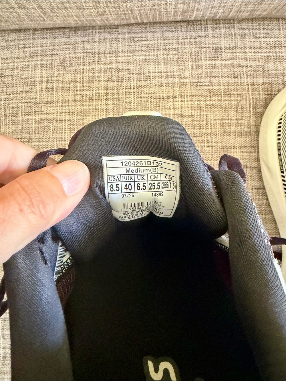 Brooks Adrenaline GTS 24 Women’s Shoes - Black & Gray - Picture 6 of 9